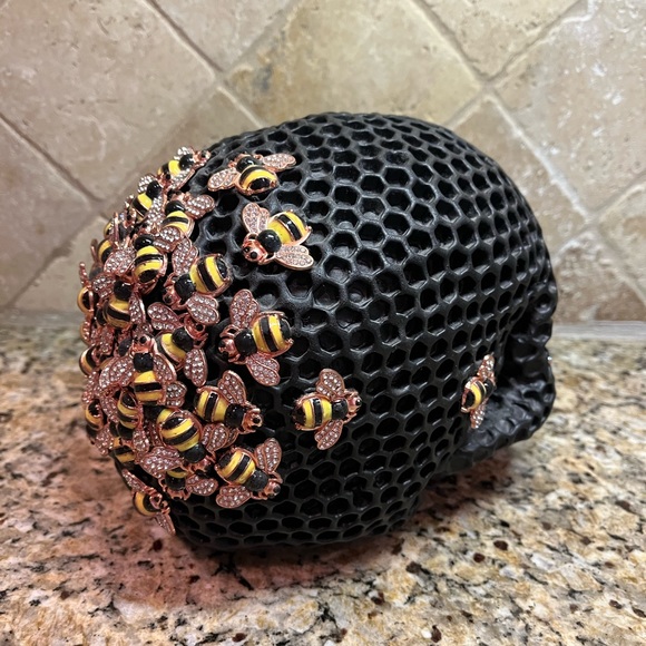 Killa Beez 🐝 Skull sculpture - Picture 3 of 9
